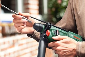 Bosch PBH 2100 RE Rotary Hammer's bit installation.