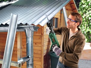 Bosch PSA 900 E Reciprocating Saw in use.