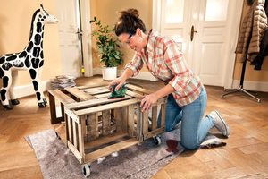 Bosch PSM Primo Multi-Sander in use.