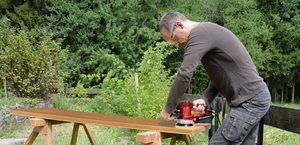 Einhell TE-RS 40 E 400W Random Orbit Sander in use.