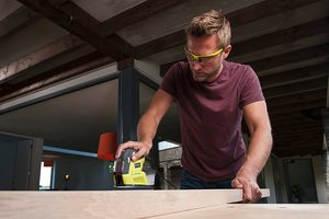 Ryobi RMS180-S Multi-Sander in use.