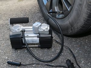 TIREWELL 12V Tyre Inflator in use.