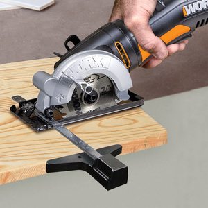 WORX WX423 Circular Saw in use.